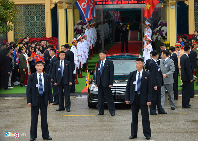 Đoàn xe ông Kim Jong Un về tới khách sạn Melia - 31 Đoàn xe ông Kim Jong Un về tới khách sạn Melia - 31