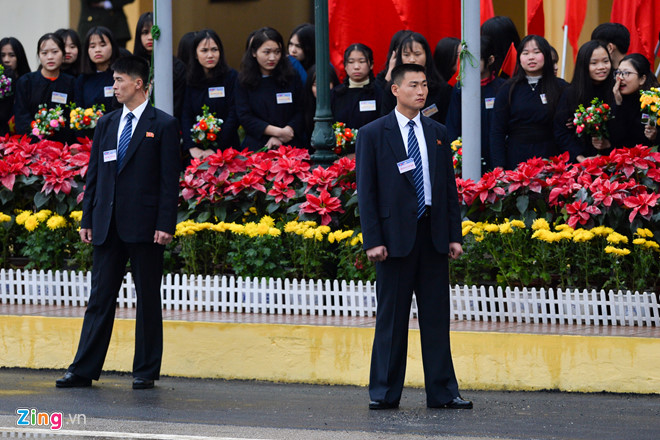 Đoàn xe ông Kim Jong Un về tới khách sạn Melia - 32 Đoàn xe ông Kim Jong Un về tới khách sạn Melia - 32