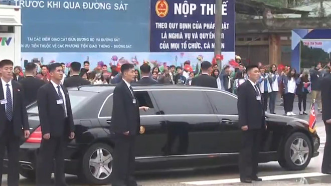 Đoàn xe ông Kim Jong Un về tới khách sạn Melia - 41 Đoàn xe ông Kim Jong Un về tới khách sạn Melia - 41