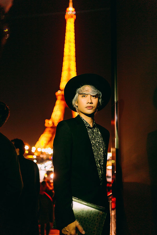 Hà Hồ diện áo lông sang chảnh, sánh đôi cùng Lý Quí Khánh trong show Saint Laurent tại Tuần lễ thời trang Paris - 5 Hà Hồ diện áo lông sang chảnh, sánh đôi cùng Lý Quí Khánh trong show Saint Laurent tại Tuần lễ thời trang Paris - 5