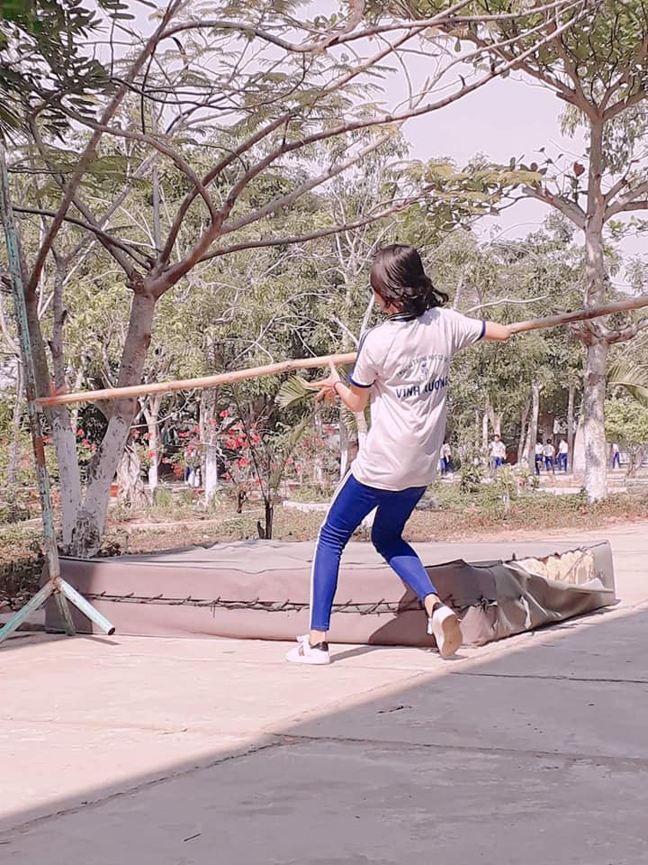 Khi bạn sợ Thể dục mà môn thi bắt buộc lại là nhảy xà thì sẽ có loạt ảnh để đời này đây - 2 Khi bạn sợ Thể dục mà môn thi bắt buộc lại là nhảy xà thì sẽ có loạt ảnh để đời này đây - 2