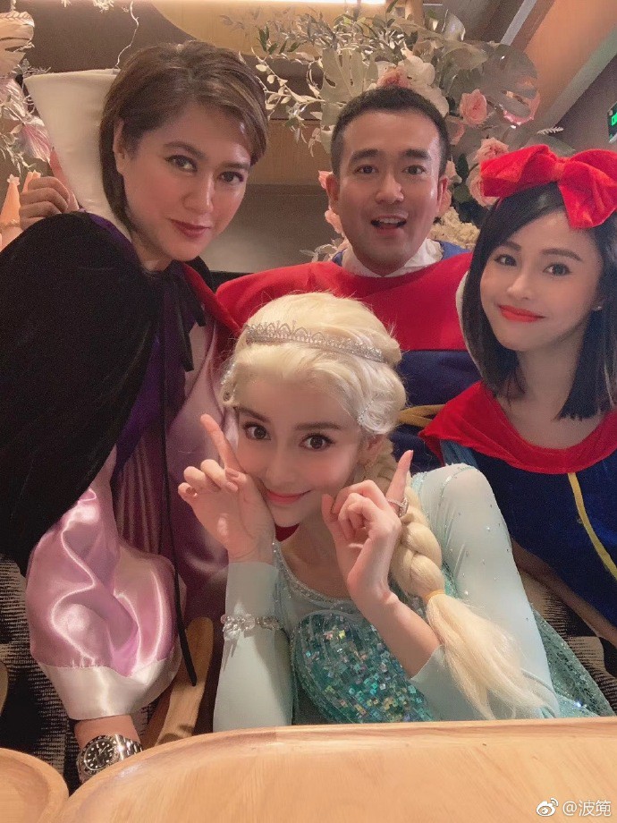 Sinh nhật hoành tráng của Angela Baby: Nữ chính cosplay Elsa, dàn bạn 'quẩy' hết mình, nhưng ông xã không có mặt? - 3 Sinh nhật hoành tráng của Angela Baby: Nữ chính cosplay Elsa, dàn bạn 'quẩy' hết mình, nhưng ông xã không có mặt? - 3