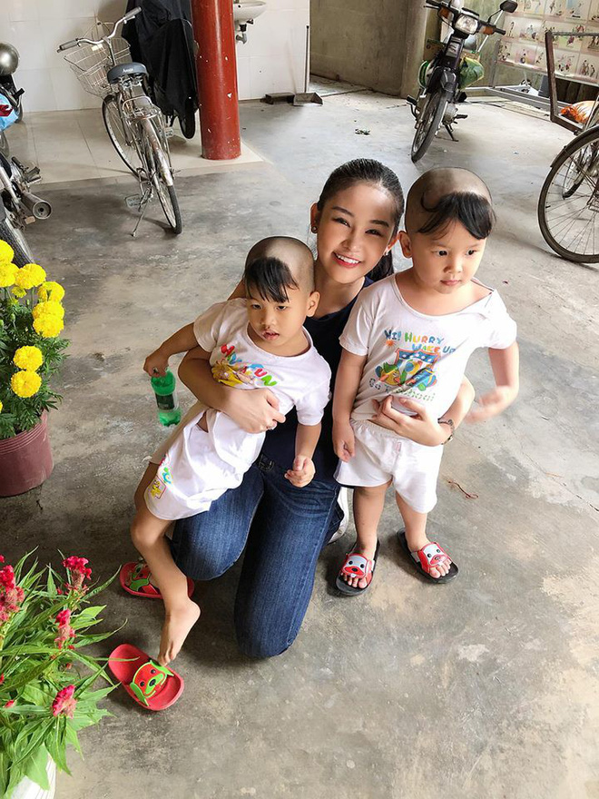 Ngân Anh so với thời mới đăng quang: Nhan sắc ngày càng khác lạ, môi không còn sưng phồng - 11 Ngân Anh so với thời mới đăng quang: Nhan sắc ngày càng khác lạ, môi không còn sưng phồng - 11
