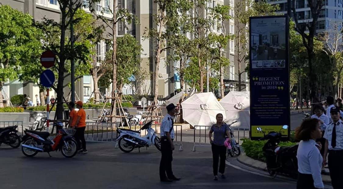 TP.HCM: Người đàn ông ngoại quốc rơi từ tầng 49 xuống mui xe ô tô, tử vong tại chỗ - 1 TP.HCM: Người đàn ông ngoại quốc rơi từ tầng 49 xuống mui xe ô tô, tử vong tại chỗ - 1