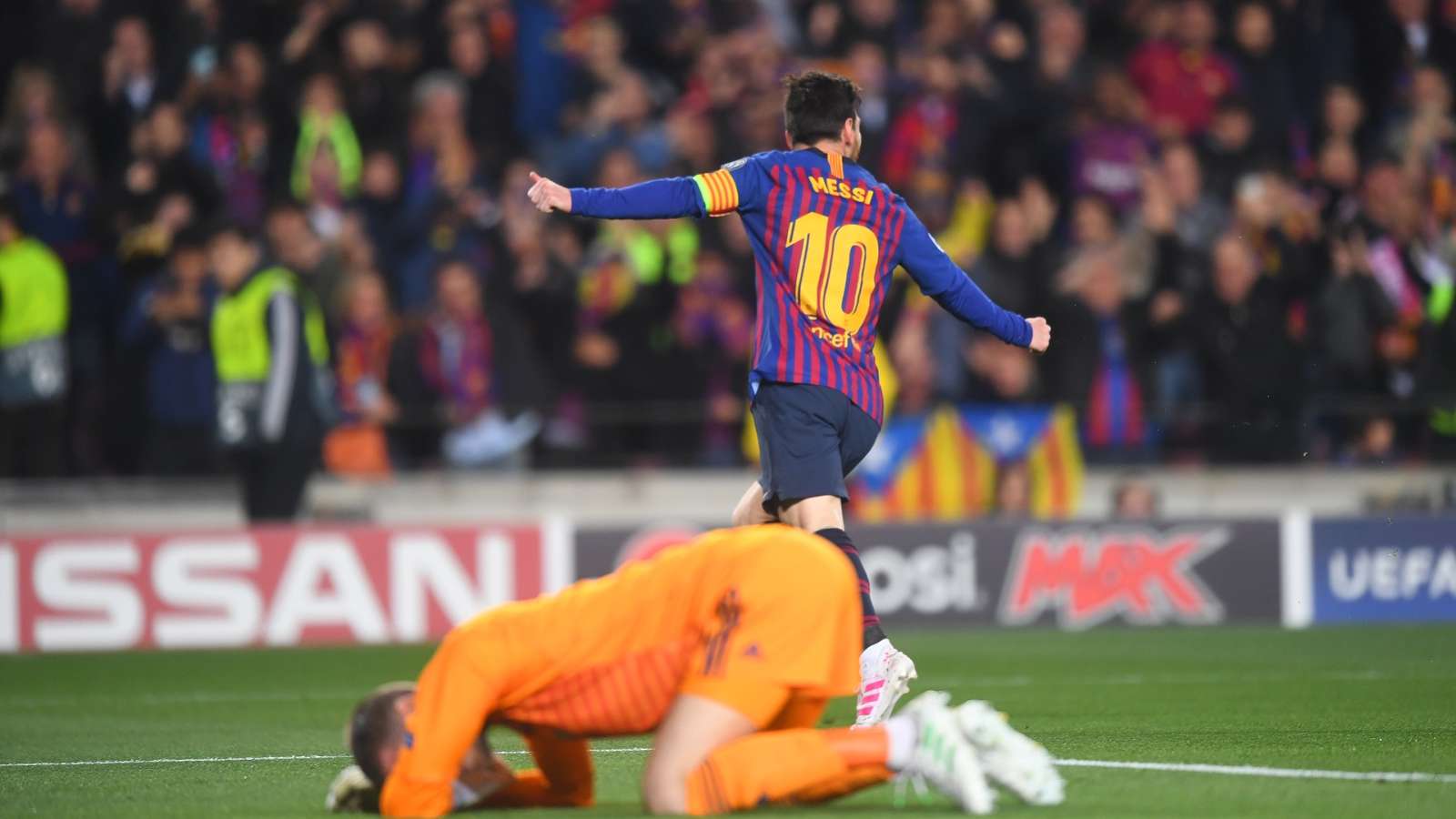 Tôn trọng đồng nghiệp, Ter Stegen đã không ăn mừng khi De Gea mắc sai lầm dẫn đến bàn thua Tôn trọng đồng nghiệp, Ter Stegen đã không ăn mừng khi De Gea mắc sai lầm dẫn đến bàn thua