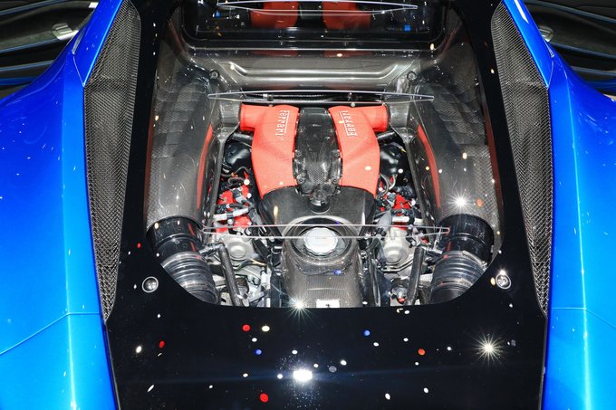 Siêu xe Ferrari F8 Tributo - hậu duệ 488 GTB trình làng Siêu xe Ferrari F8 Tributo - hậu duệ 488 GTB trình làng