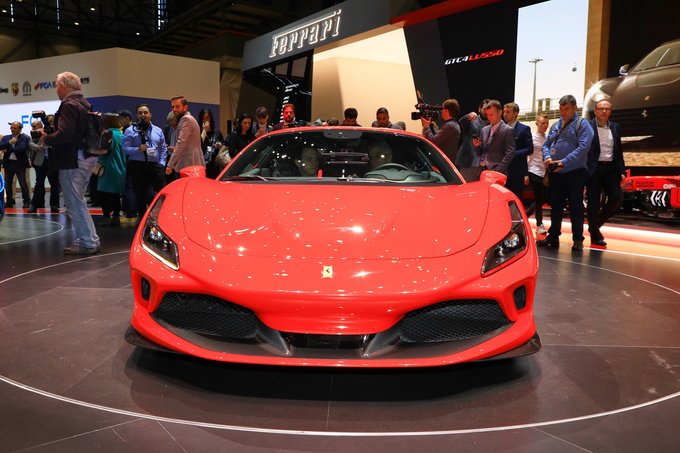 Siêu xe Ferrari F8 Tributo - hậu duệ 488 GTB trình làng Siêu xe Ferrari F8 Tributo - hậu duệ 488 GTB trình làng