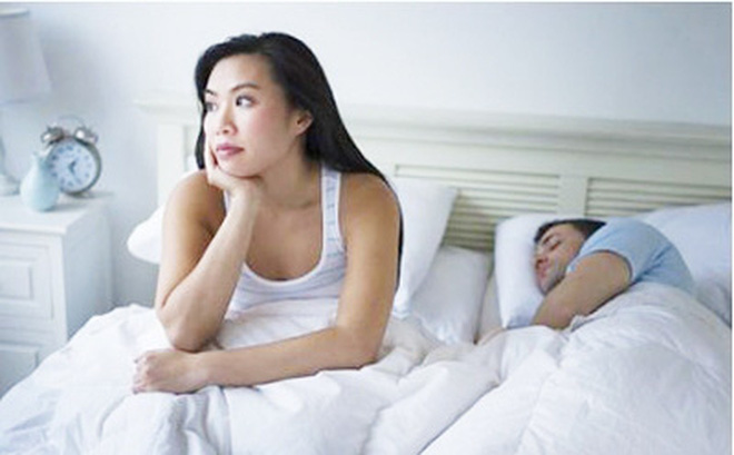 Đang hừng hực chuyện gối chăn, sau khi có 2 con lại nguôi lạnh, trơ như gỗ đá - 1 Đang hừng hực chuyện gối chăn, sau khi có 2 con lại nguôi lạnh, trơ như gỗ đá - 1