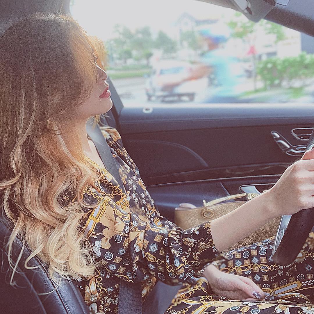 Hoàng Thùy Linh – 'đại gia ngầm' của showbiz Việt: Sở hữu biệt thự cao cấp, xe hơi sang xịn, mua hàng hiệu không tiếc tay - 8 Hoàng Thùy Linh – 'đại gia ngầm' của showbiz Việt: Sở hữu biệt thự cao cấp, xe hơi sang xịn, mua hàng hiệu không tiếc tay - 8