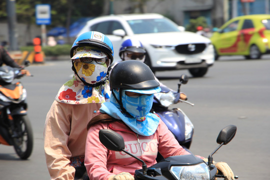 TP HCM nắng nóng đến 37 độ, tia cực tím độc hại cao vượt ngưỡng TP HCM nắng nóng đến 37 độ, tia cực tím độc hại cao vượt ngưỡng