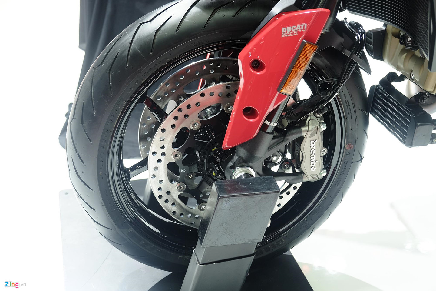 Ngắm tân binh Ducati Hypermotard 950 sẽ về VN trong tháng 6 Ngắm tân binh Ducati Hypermotard 950 sẽ về VN trong tháng 6