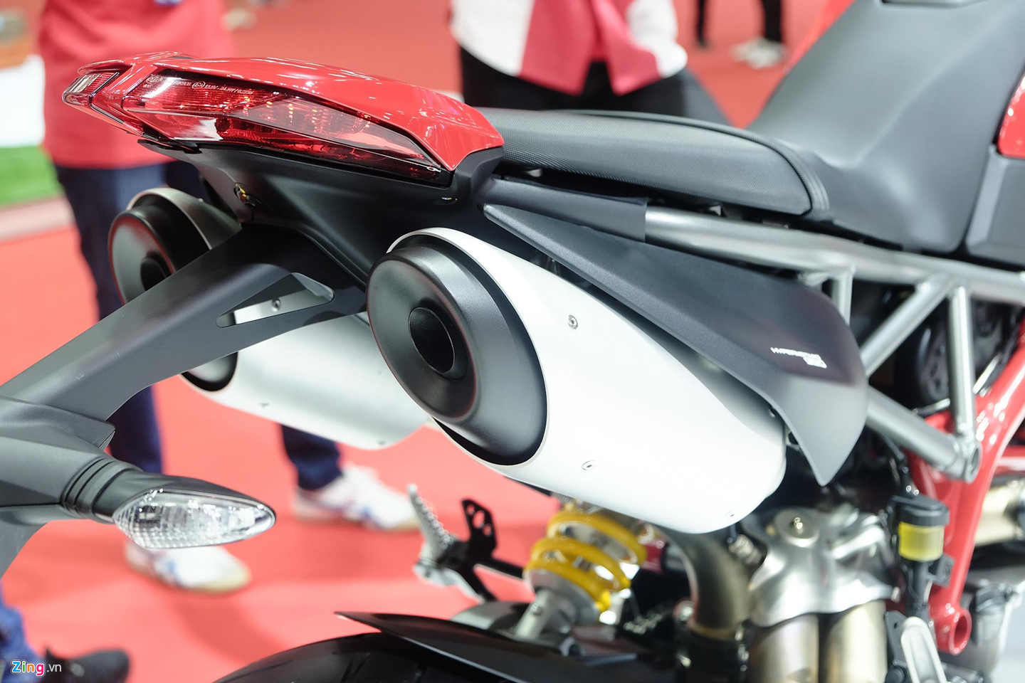 Ngắm tân binh Ducati Hypermotard 950 sẽ về VN trong tháng 6 Ngắm tân binh Ducati Hypermotard 950 sẽ về VN trong tháng 6