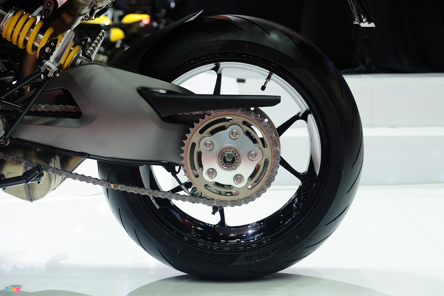 Ngắm tân binh Ducati Hypermotard 950 sẽ về VN trong tháng 6 Ngắm tân binh Ducati Hypermotard 950 sẽ về VN trong tháng 6
