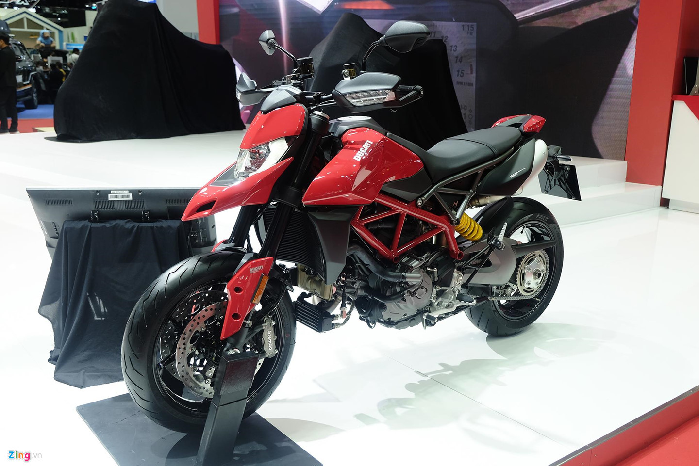 Ngắm tân binh Ducati Hypermotard 950 sẽ về VN trong tháng 6 Ngắm tân binh Ducati Hypermotard 950 sẽ về VN trong tháng 6