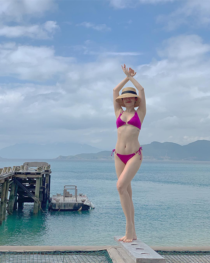 Cuộc chiến khoe eo thon dáng nuột với bikini: Loạt hot mom cũng táo bạo chẳng kém các sao nữ Vbiz Cuộc chiến khoe eo thon dáng nuột với bikini: Loạt hot mom cũng táo bạo chẳng kém các sao nữ Vbiz