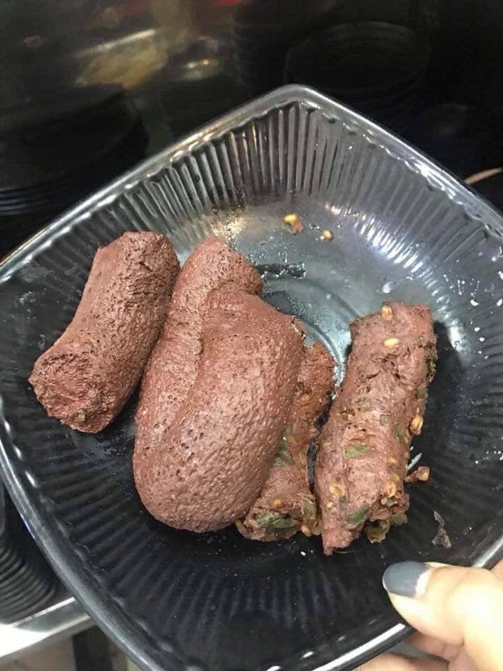 Ngỡ đâu được bữa cơm chùa ngon lành, thanh niên vừa chứng kiến món chả cá bèn bấm bụng nhịn luôn đến tối - 4 Ngỡ đâu được bữa cơm chùa ngon lành, thanh niên vừa chứng kiến món chả cá bèn bấm bụng nhịn luôn đến tối - 4