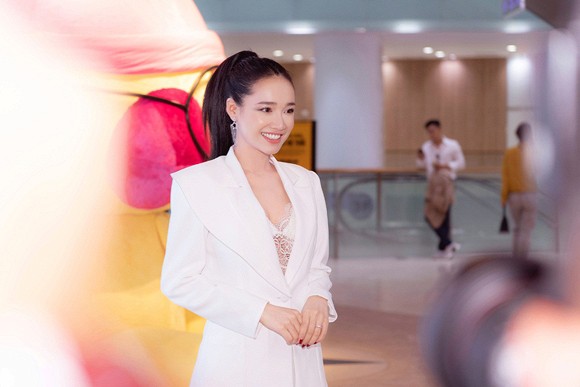 Nhã Phương lần đầu nói về cuộc hôn nhân: 'Xưa muốn sao cũng được nhưng giờ phải cân nhắc, hỏi ý kiến Trường Giang' - 2 Nhã Phương lần đầu nói về cuộc hôn nhân: 'Xưa muốn sao cũng được nhưng giờ phải cân nhắc, hỏi ý kiến Trường Giang' - 2