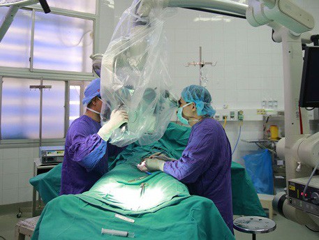 Thanh niên nghịch dại tự bẻ gãy 'của quý' Thanh niên nghịch dại tự bẻ gãy 'của quý'
