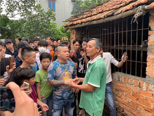 Hết Khá 'bảnh', đến lượt 'thánh chửi' Dương Minh Tuyền được chào đón như sao hạng A - 6 Hết Khá 'bảnh', đến lượt 'thánh chửi' Dương Minh Tuyền được chào đón như sao hạng A - 6
