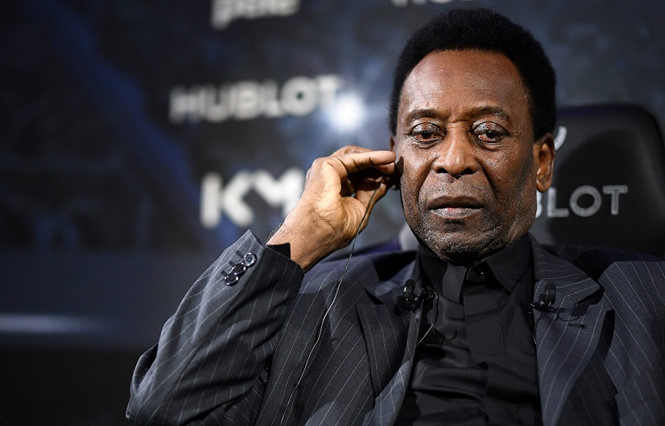 'Vua bóng đá' Pele nhập viện ở Paris 'Vua bóng đá' Pele nhập viện ở Paris