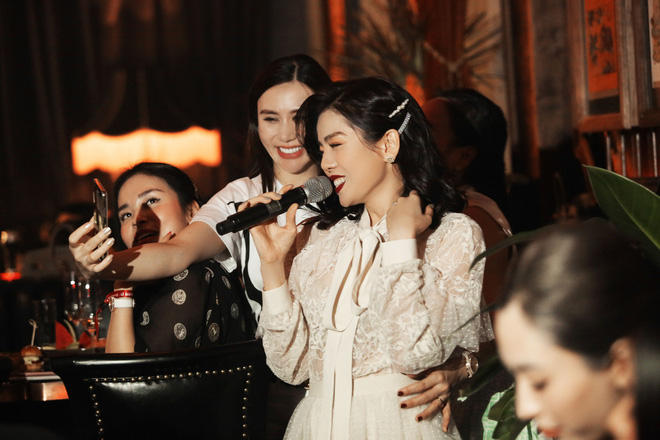 Hát ở lounge triệu đô, Lệ Quyên đòi dỡ sân khấu vì 'che hết chiếc váy đẹp' - 8 Hát ở lounge triệu đô, Lệ Quyên đòi dỡ sân khấu vì 'che hết chiếc váy đẹp' - 8