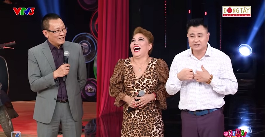 Khán giả cười 'té ghế' khi Tự Long kể chuyện hải quan Nga coi thường Siu Black và cái kết - 1 Khán giả cười 'té ghế' khi Tự Long kể chuyện hải quan Nga coi thường Siu Black và cái kết - 1