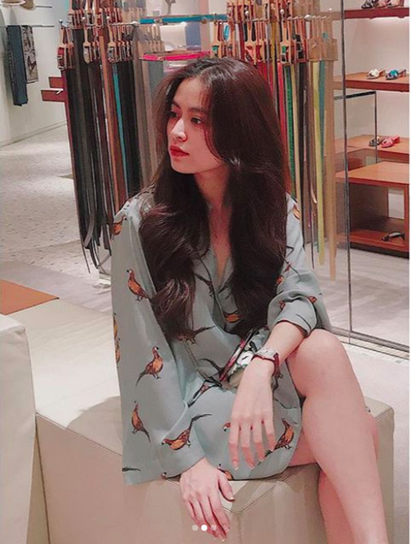 Tiện một công tung tăng diện váy xinh, loạt sao Việt 'gián tiếp' gợi ý cho các chị em những mẫu váy liền đáng sắm nhất trong hè này - 7 Tiện một công tung tăng diện váy xinh, loạt sao Việt 'gián tiếp' gợi ý cho các chị em những mẫu váy liền đáng sắm nhất trong hè này - 7