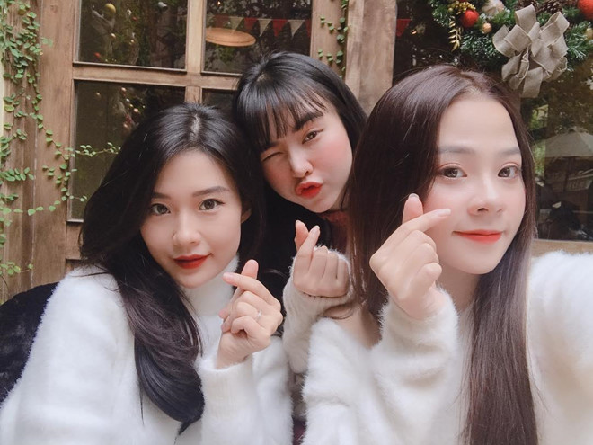 Nhan sắc hội chị em hot girl xuất hiện ở lễ ăn hỏi của Rhymastic - 1 Nhan sắc hội chị em hot girl xuất hiện ở lễ ăn hỏi của Rhymastic - 1