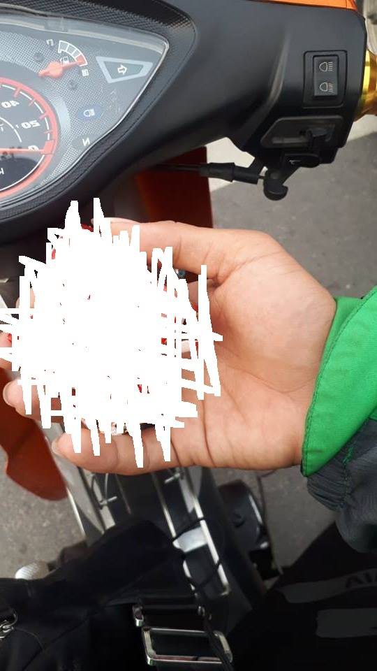Gặp lại người cũ khi đi giao bao cao su cho khách, shipper bối rối không biết xử lý thế nào khi nhận được tin nhắn của nàng Gặp lại người cũ khi đi giao bao cao su cho khách, shipper bối rối không biết xử lý thế nào khi nhận được tin nhắn của nàng