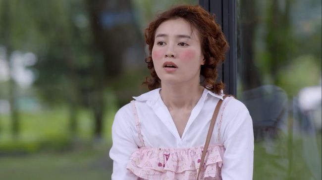 Huỳnh Anh lại gây choáng khi bày tỏ thấy thật... 'vô phúc' cho ai thuê đạo diễn phim của Chi Pu - Lan Ngọc - 2 Huỳnh Anh lại gây choáng khi bày tỏ thấy thật... 'vô phúc' cho ai thuê đạo diễn phim của Chi Pu - Lan Ngọc - 2