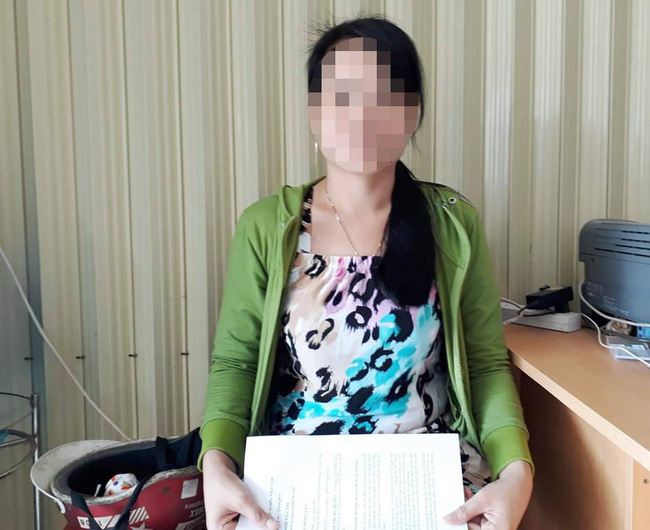 Phụ huynh học sinh nghi dâm ô bé gái 10 tuổi trong trường học: Thấy bé dễ thương nên tôi mới ôm và hôn nhẹ một cái Phụ huynh học sinh nghi dâm ô bé gái 10 tuổi trong trường học: Thấy bé dễ thương nên tôi mới ôm và hôn nhẹ một cái