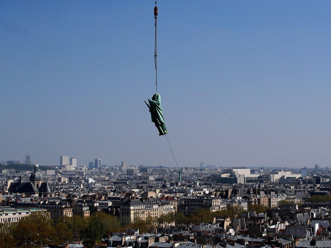 Paris kịp di dời 16 bức tượng thánh trước vụ cháy Nhà thờ Đức Bà Paris kịp di dời 16 bức tượng thánh trước vụ cháy Nhà thờ Đức Bà