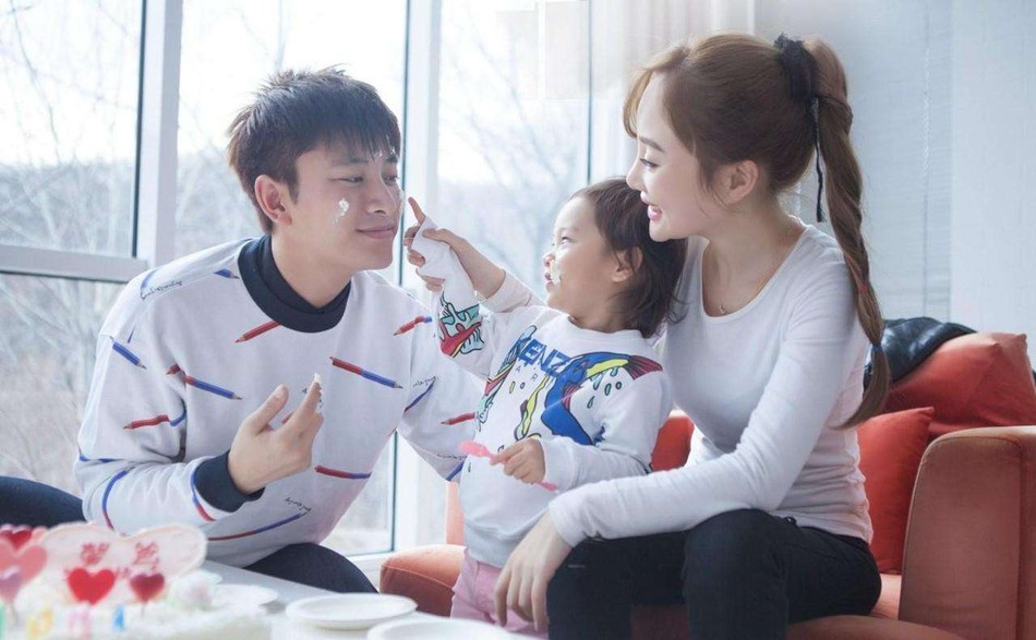 Thoả thuận ly hôn được tiết lộ: Giả Nãi Lượng mỗi tháng phải chu cấp 350 triệu, Lý Tiểu Lộ lép vế quyền tài sản? Thoả thuận ly hôn được tiết lộ: Giả Nãi Lượng mỗi tháng phải chu cấp 350 triệu, Lý Tiểu Lộ lép vế quyền tài sản?