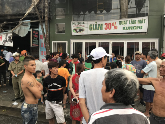 3 người chết trong cửa hàng bị cháy - 2 3 người chết trong cửa hàng bị cháy - 2