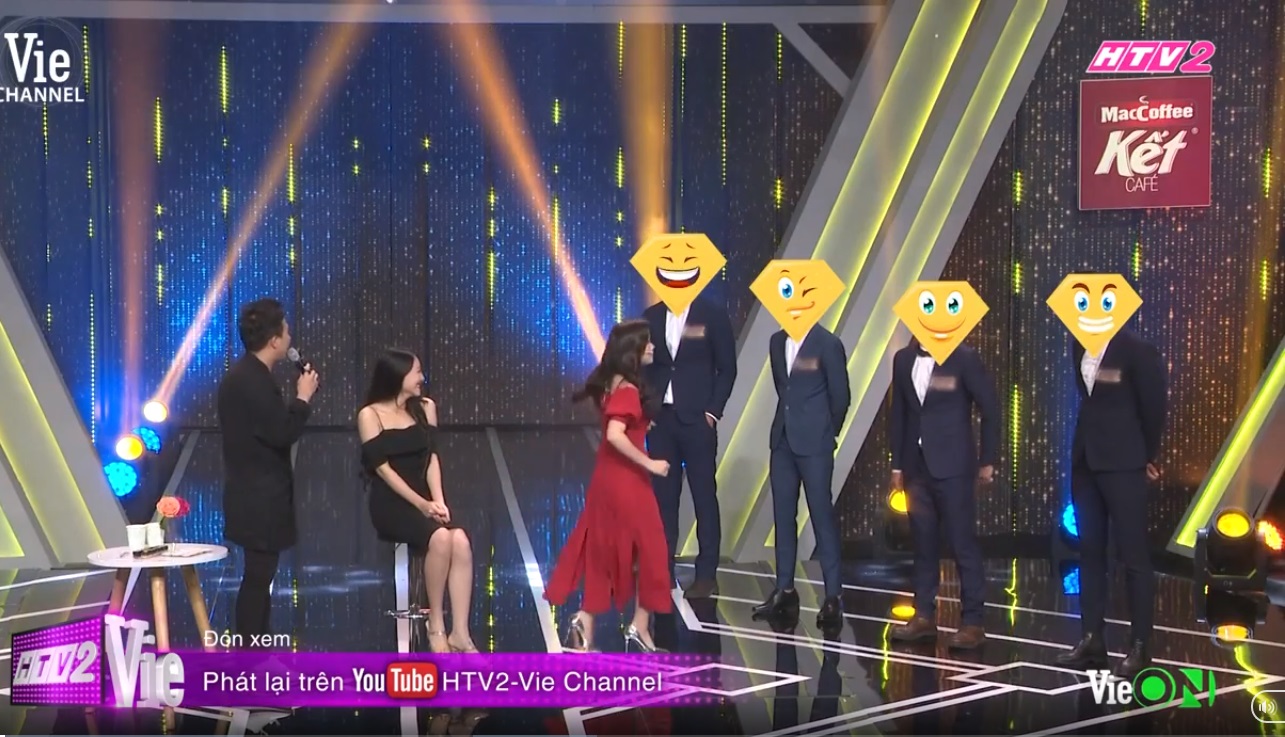Trước mặt chồng và tình cũ, Lâm Vỹ Dạ vẫn tạo dáng khiêu gợi đòi được trai đẹp vẽ lên người - 1 Trước mặt chồng và tình cũ, Lâm Vỹ Dạ vẫn tạo dáng khiêu gợi đòi được trai đẹp vẽ lên người - 1