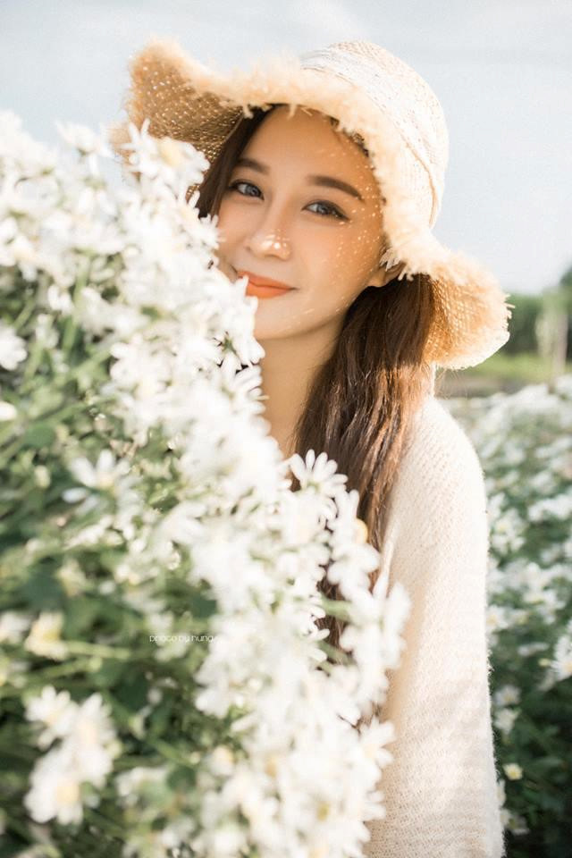 Nữ sinh ĐH Thương mại được dân mạng ví nhan sắc như một 'nàng thơ' - 4 Nữ sinh ĐH Thương mại được dân mạng ví nhan sắc như một 'nàng thơ' - 4