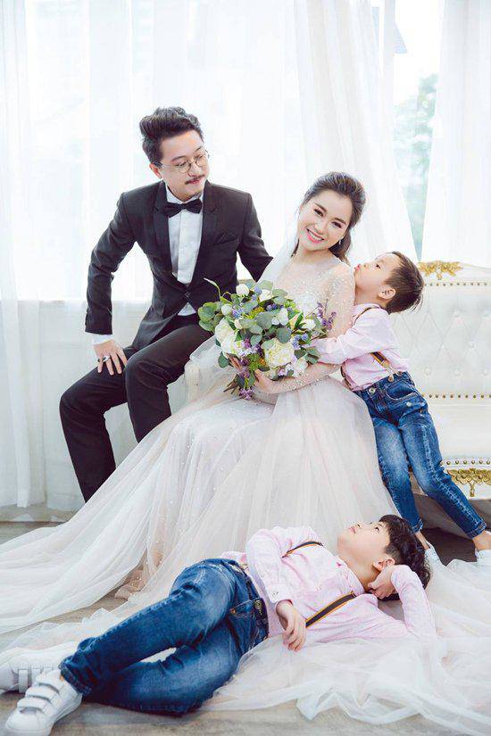 Mặc ai ngoại tình ly hôn, vợ chồng Lâm Vỹ Dạ vẫn hạnh phúc làm điều này cùng con trai - 5 Mặc ai ngoại tình ly hôn, vợ chồng Lâm Vỹ Dạ vẫn hạnh phúc làm điều này cùng con trai - 5