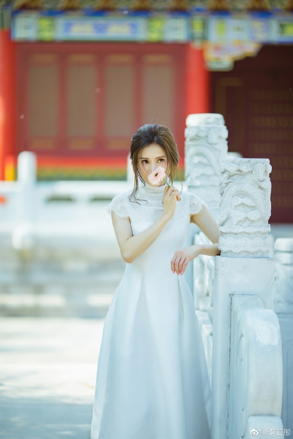 'Tiểu Long Nữ' đẹp nhất màn ảnh Lý Nhược Đồng khoe nhan sắc trẻ trung khó tin ở tuổi 45 - 5 'Tiểu Long Nữ' đẹp nhất màn ảnh Lý Nhược Đồng khoe nhan sắc trẻ trung khó tin ở tuổi 45 - 5
