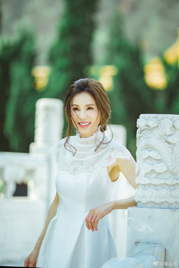 'Tiểu Long Nữ' đẹp nhất màn ảnh Lý Nhược Đồng khoe nhan sắc trẻ trung khó tin ở tuổi 45 - 2 'Tiểu Long Nữ' đẹp nhất màn ảnh Lý Nhược Đồng khoe nhan sắc trẻ trung khó tin ở tuổi 45 - 2