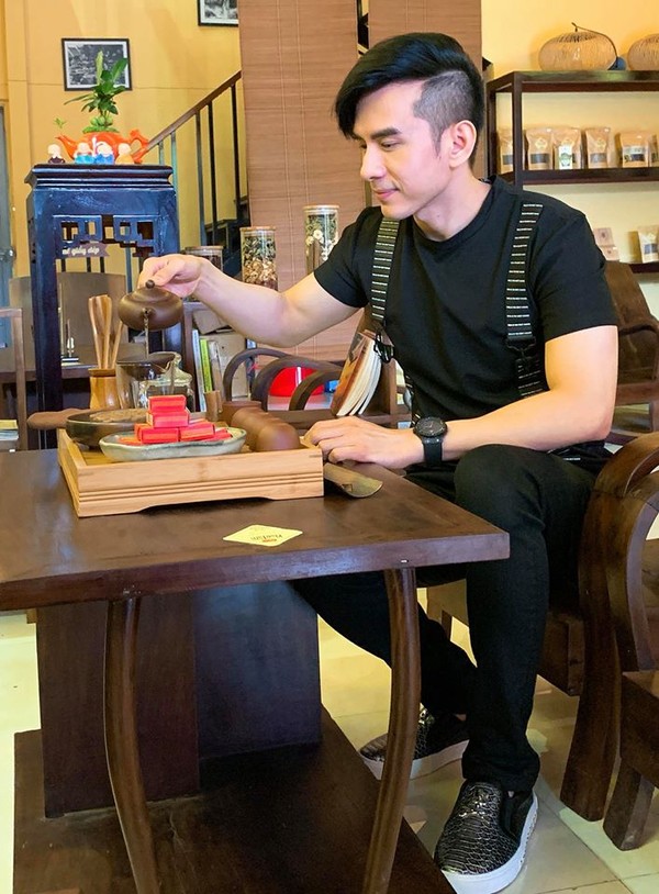 Đan Trường: ‘Ai cũng có quyền được để kiểu tóc theo ý của mình’ - 2 Đan Trường: ‘Ai cũng có quyền được để kiểu tóc theo ý của mình’ - 2