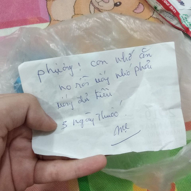 Mẩu giấy nhỏ trong túi thuốc mẹ gửi và câu chuyện khiến những đứa con xa nhà rơi nước mắt - 1 Mẩu giấy nhỏ trong túi thuốc mẹ gửi và câu chuyện khiến những đứa con xa nhà rơi nước mắt - 1