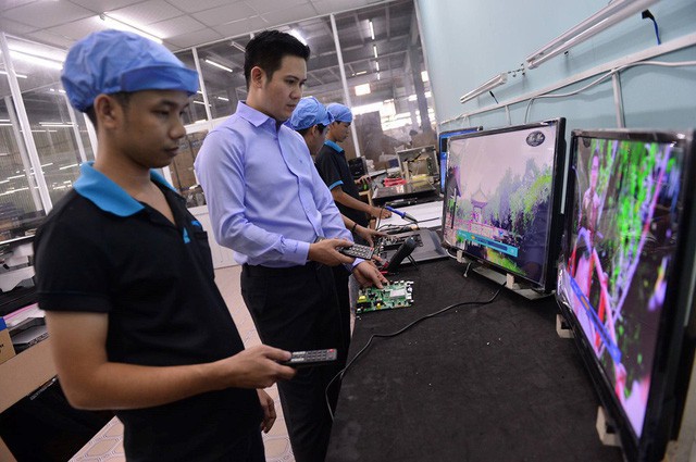 Chân dung cá mập mới toanh tham dự Shark Tank mùa 3: Bỏ học đại học, bôn ba áp tải hàng từ Móng Cái tới ông chủ hãng tivi 'made in Vietnam' - 1 Chân dung cá mập mới toanh tham dự Shark Tank mùa 3: Bỏ học đại học, bôn ba áp tải hàng từ Móng Cái tới ông chủ hãng tivi 'made in Vietnam' - 1