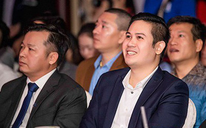 Chân dung cá mập mới toanh tham dự Shark Tank mùa 3: Bỏ học đại học, bôn ba áp tải hàng từ Móng Cái tới ông chủ hãng tivi 'made in Vietnam' Chân dung cá mập mới toanh tham dự Shark Tank mùa 3: Bỏ học đại học, bôn ba áp tải hàng từ Móng Cái tới ông chủ hãng tivi 'made in Vietnam'