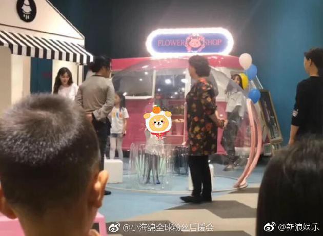 Giữa tin đồn ly hôn Huỳnh Hiểu Minh, nụ cười và niềm hạnh phúc bên con của Angela Baby gây xúc động - 4 Giữa tin đồn ly hôn Huỳnh Hiểu Minh, nụ cười và niềm hạnh phúc bên con của Angela Baby gây xúc động - 4