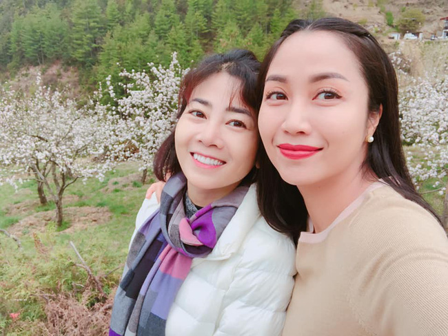 Ngồi xe lăn đi du lịch nước ngoài, Mai Phương xúc động bật khóc khi đứng cầu nguyện cùng Ốc Thanh Vân - 5 Ngồi xe lăn đi du lịch nước ngoài, Mai Phương xúc động bật khóc khi đứng cầu nguyện cùng Ốc Thanh Vân - 5