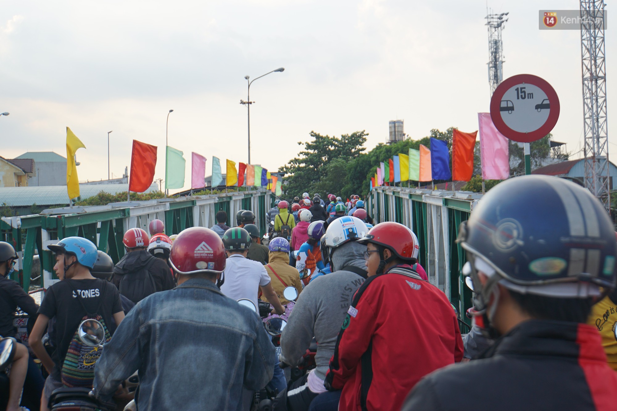 Hết 5 ngày nghỉ lễ, người dân cả nước tấp nập trở lại thành phố chuẩn bị cho những ngày làm việc tiếp theo - 21 Hết 5 ngày nghỉ lễ, người dân cả nước tấp nập trở lại thành phố chuẩn bị cho những ngày làm việc tiếp theo - 21