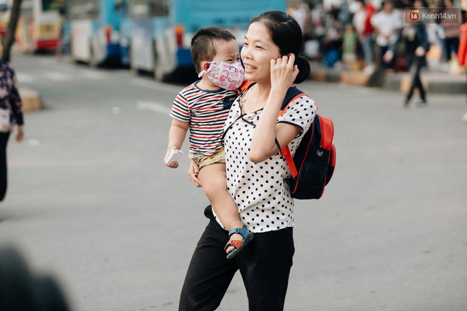 Hết 5 ngày nghỉ lễ, người dân cả nước tấp nập trở lại thành phố chuẩn bị cho những ngày làm việc tiếp theo - 5 Hết 5 ngày nghỉ lễ, người dân cả nước tấp nập trở lại thành phố chuẩn bị cho những ngày làm việc tiếp theo - 5