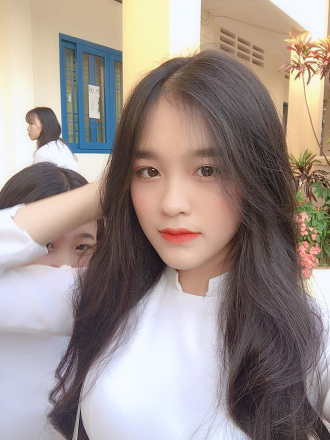 Nữ sinh Đồng Nai nổi như cồn sau một lần bị đăng ảnh trên Facebook, được khen giống Han Sara nhưng dễ thương hơn - 11 Nữ sinh Đồng Nai nổi như cồn sau một lần bị đăng ảnh trên Facebook, được khen giống Han Sara nhưng dễ thương hơn - 11