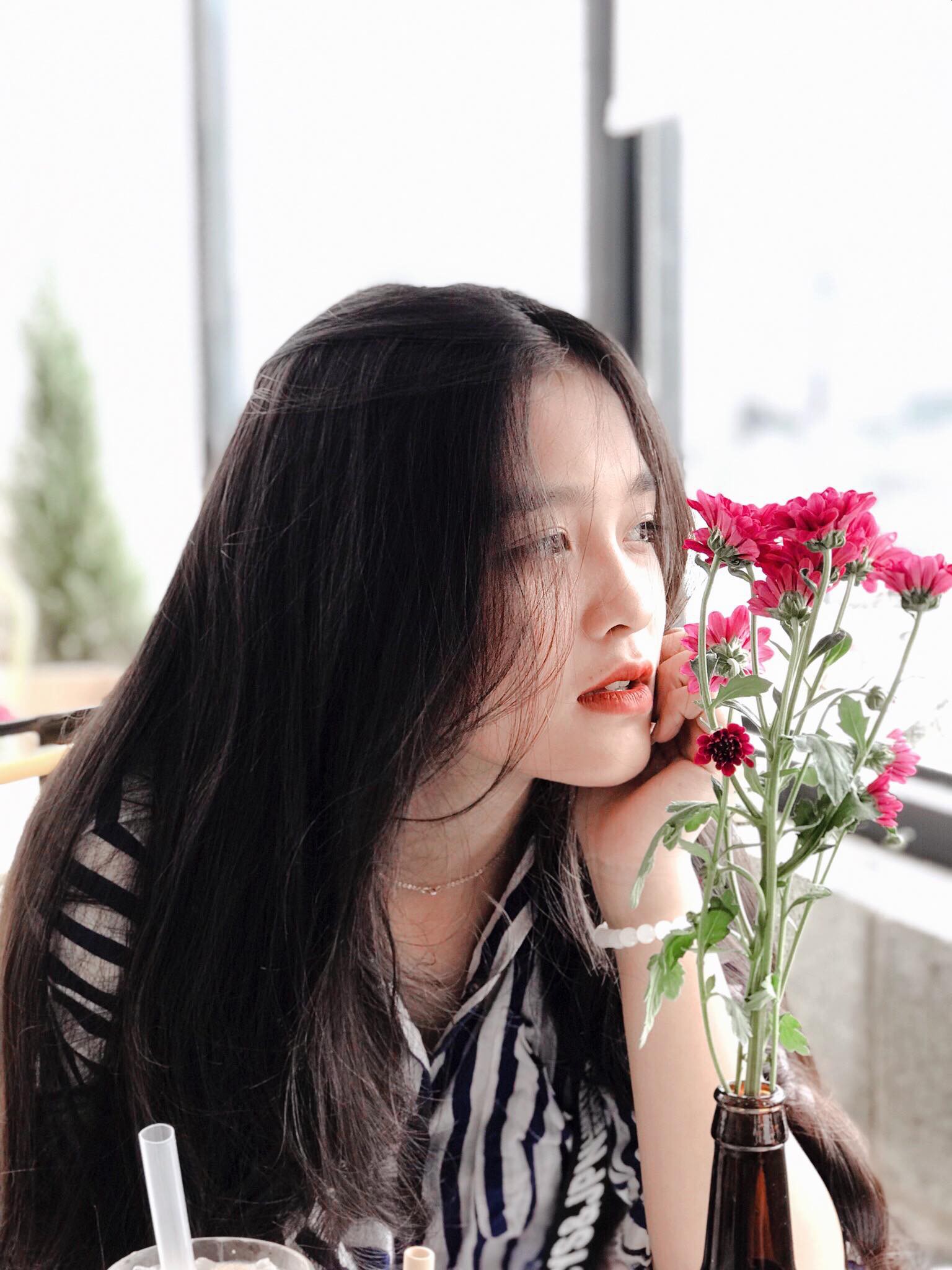 Nữ sinh Đồng Nai nổi như cồn sau một lần bị đăng ảnh trên Facebook, được khen giống Han Sara nhưng dễ thương hơn - 2 Nữ sinh Đồng Nai nổi như cồn sau một lần bị đăng ảnh trên Facebook, được khen giống Han Sara nhưng dễ thương hơn - 2