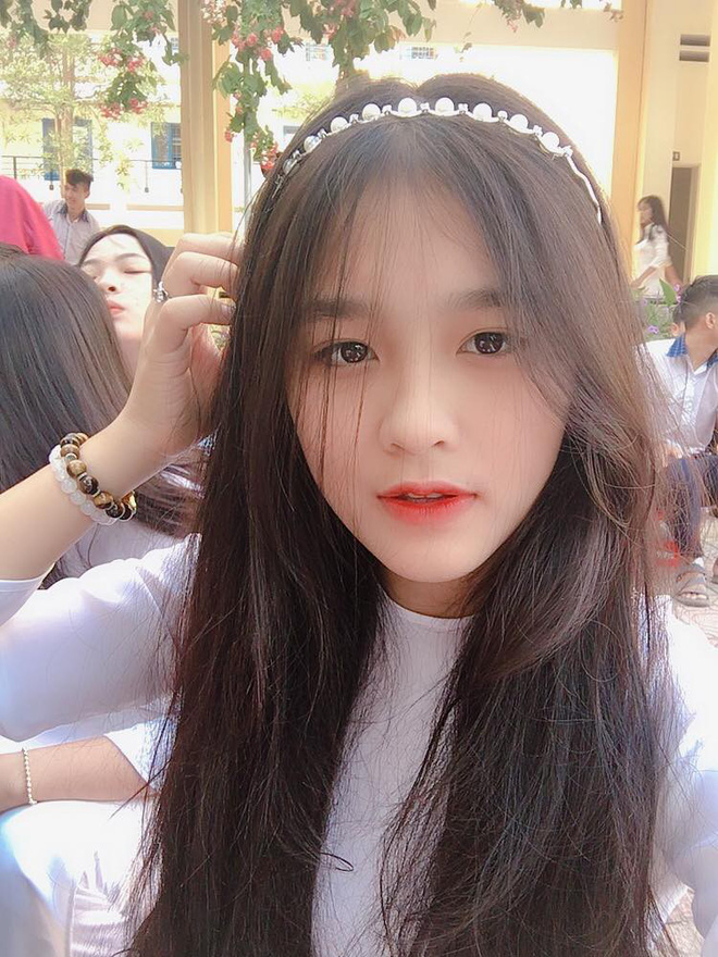 Nữ sinh Đồng Nai nổi như cồn sau một lần bị đăng ảnh trên Facebook, được khen giống Han Sara nhưng dễ thương hơn - 9 Nữ sinh Đồng Nai nổi như cồn sau một lần bị đăng ảnh trên Facebook, được khen giống Han Sara nhưng dễ thương hơn - 9